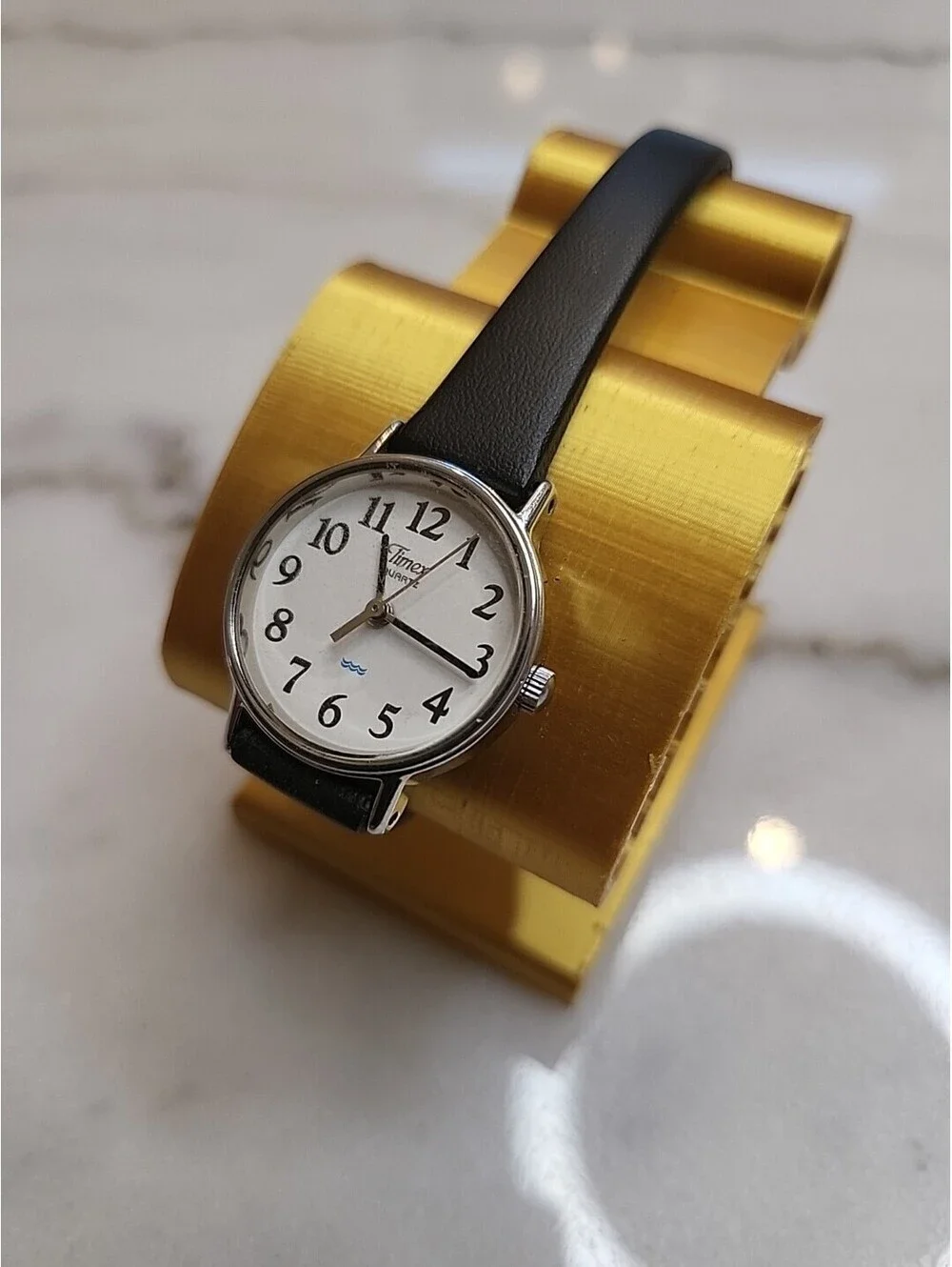 Women’s Timex Quartz Watch Leather Band New Battery 22mm Works Great Wear Ready